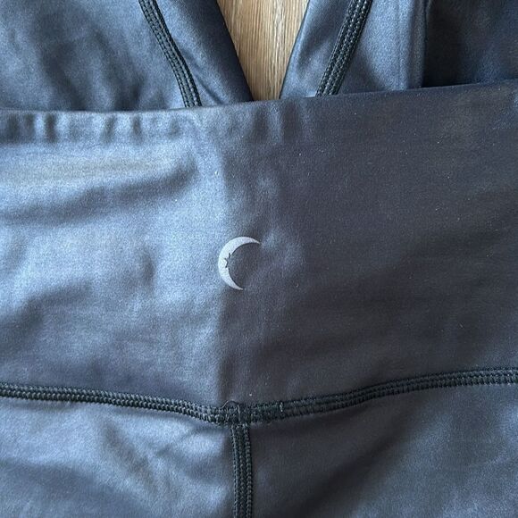 ((3 PIECE)) ZYIA ACTIVE BUNDLE SIZE 12/LARGE EUC- 2 LEGGINGS AND LS SHIRT - Picture 10 of 13